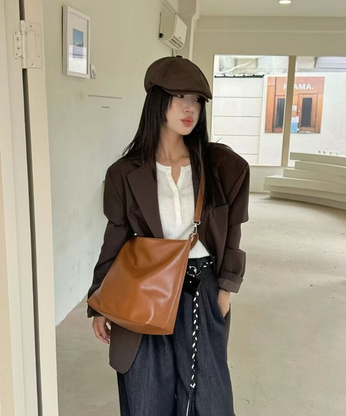 NuNuNa(ヌヌナ)の「【NuNuNa】2WAY合成皮革ショルダーバッグ(ショルダーバッグ・レディース・ブラウン/キャメル/ブラック/アイボリー・FREE)」の14枚目の写真