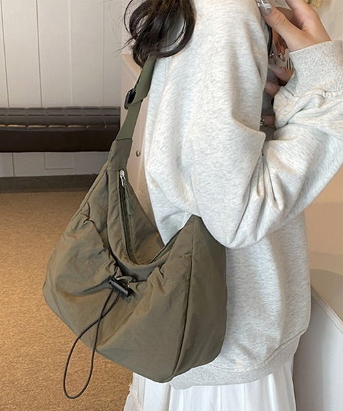 Miniministore(ミニミニストア)の「ショルダーバッグ ナイロン 無地 軽量(ショルダーバッグ・レディース・カーキ/イエロー/オレンジ/アイボリー/ブラック・FREE)」の1枚目の写真