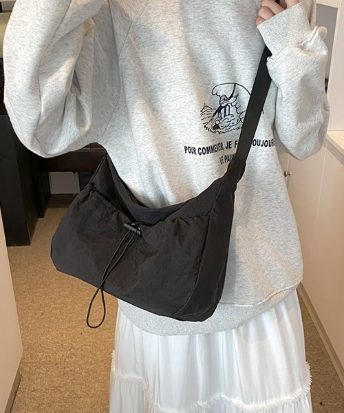 Miniministore(ミニミニストア)の「ショルダーバッグ ナイロン 無地 軽量(ショルダーバッグ・レディース・カーキ/イエロー/オレンジ/アイボリー/ブラック・FREE)」の6枚目の写真