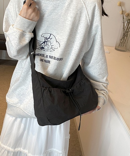 Miniministore(ミニミニストア)の「ショルダーバッグ ナイロン 無地 軽量(ショルダーバッグ・レディース・カーキ/イエロー/オレンジ/アイボリー/ブラック・FREE)」の7枚目の写真