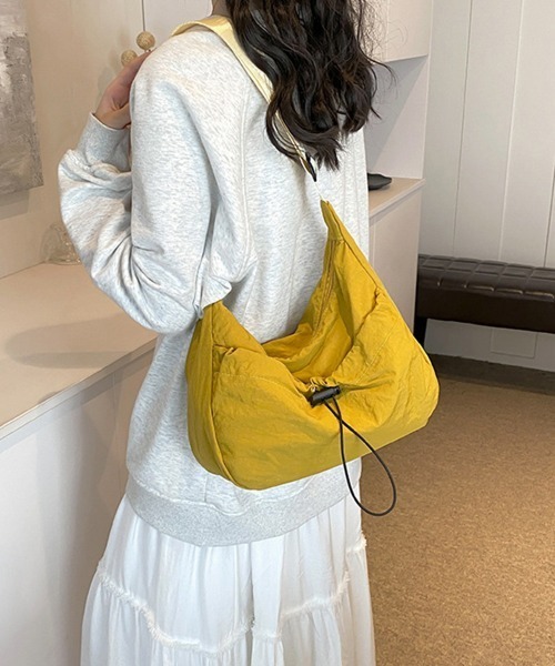 Miniministore(ミニミニストア)の「ショルダーバッグ ナイロン 無地 軽量(ショルダーバッグ・レディース・カーキ/イエロー/オレンジ/アイボリー/ブラック・FREE)」の18枚目の写真
