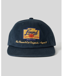 HUMAN N CAT（ヒューマンアンドキャット）の「パウンドイエロー ワッペン フラットブリムキャップ [ネイビー]（キャップ）」