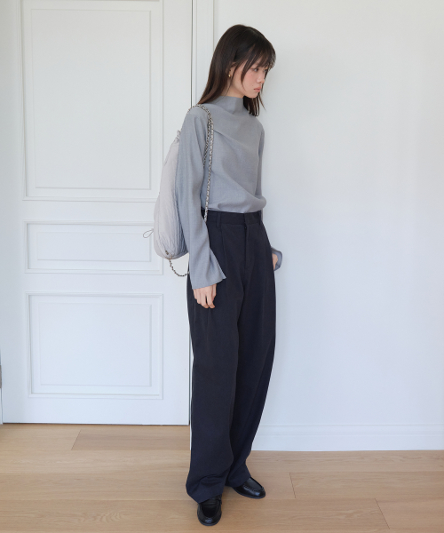 YUPPE(ヨッペ)の「TUCKED COTTON PANTS_NAVY(その他パンツ・レディース・その他・SMALL/MEDIUM)」の3枚目の写真