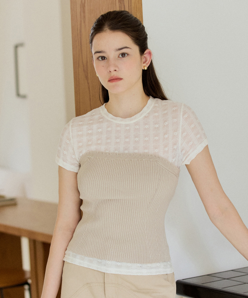 YUPPE(ヨッペ)の「WAVE KNIT BUSTIER_BEIGE(Tシャツ/カットソー・レディース・その他・FREE)」の1枚目の写真