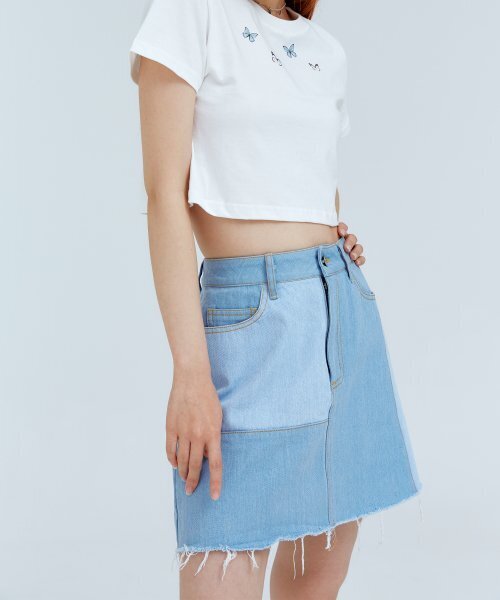 LEEJEE(リジ)の「パッチライトブルーデニムショートスカート(スカート・レディース・その他・SMALL/MEDIUM)」の1枚目の写真