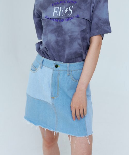 LEEJEE(リジ)の「パッチライトブルーデニムショートスカート(スカート・レディース・その他・SMALL/MEDIUM)」の2枚目の写真