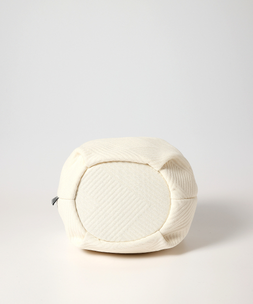 YELLOWSTONE(イエローストーン)の「Embossing Dumpling wrist bag - Stripe Ivory(トートバッグ・レディース・その他・FREE)」の3枚目の写真