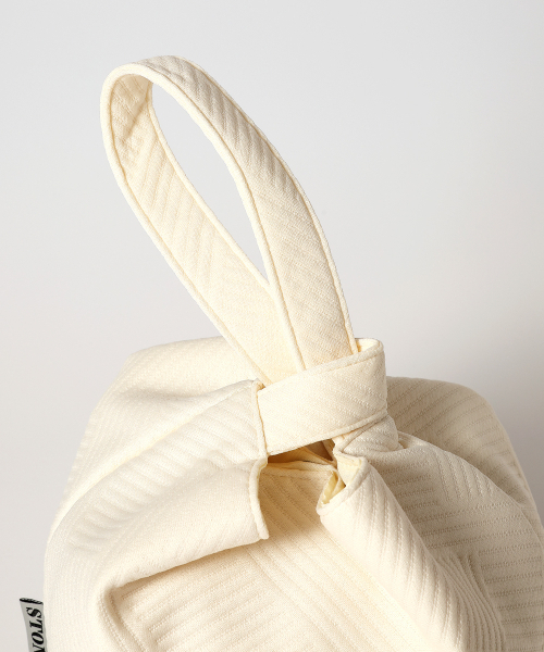 YELLOWSTONE(イエローストーン)の「Embossing Dumpling wrist bag - Stripe Ivory(トートバッグ・レディース・その他・FREE)」の4枚目の写真