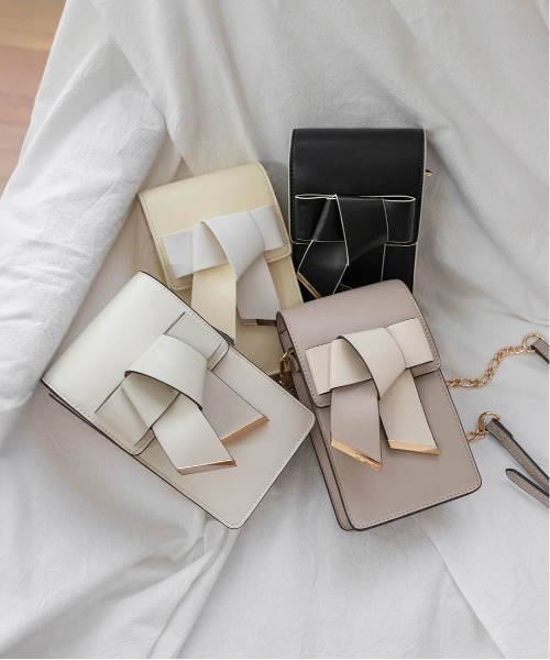 RANDA(ランダ)の「リボンベルトミニショルダーバッグ(ショルダーバッグ・レディース・アイボリー/ブラック/グレイッシュベージュ・FREE)」の4枚目の写真