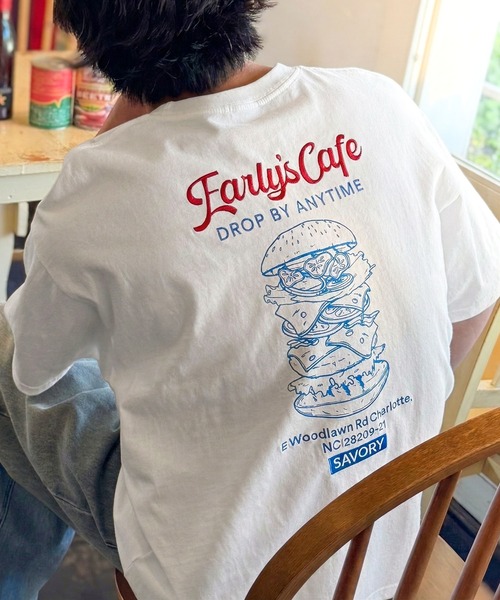 Java（ジャバ）の「《JaVaジャバコラボ》遊び心のあるグラフィックがコーデを盛り上げる！刺繍＆プリント使いダイナーデザインTシャツ（Tシャツ/カットソー・メンズ・チャコールグレー/ホワイト/ピンク・SMALL/MEDIUM/LARGE）」の4枚目の写真