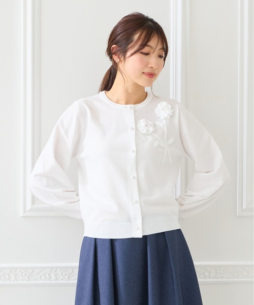 Rose Tiara(ローズティアラ)の「立体フラワーモチーフニットカーディガン(カーディガン/ボレロ・レディース・ピンク/ネイビー/オフホワイト・38/42/46)」の1枚目の写真