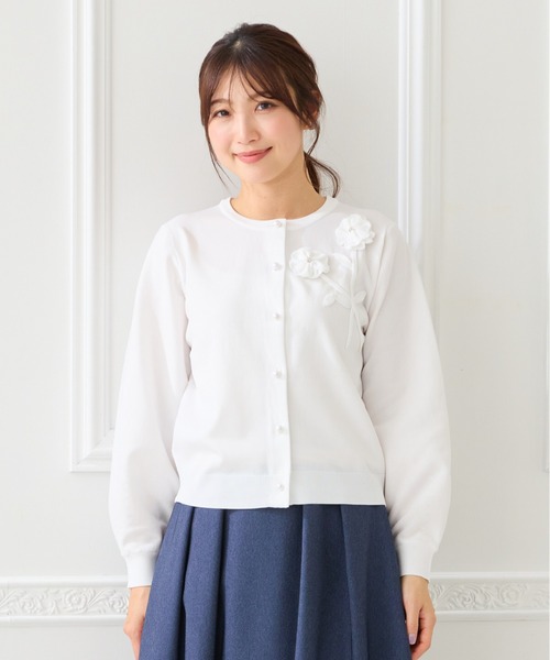 Rose Tiara(ローズティアラ)の「立体フラワーモチーフニットカーディガン(カーディガン/ボレロ・レディース・ピンク/ネイビー/オフホワイト・38/42/46)」の5枚目の写真