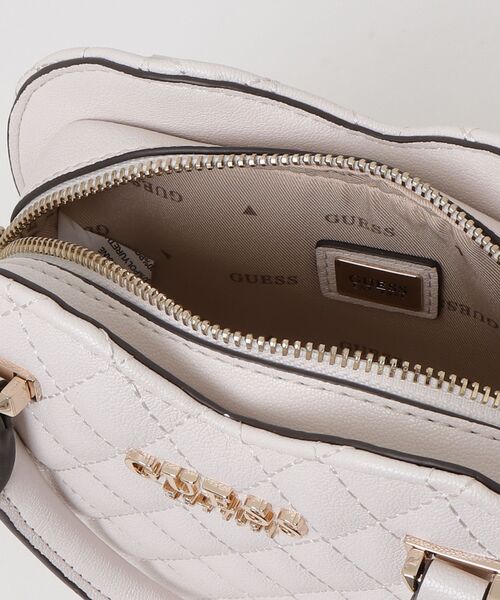 Guess(ゲス)の「ATABEY Heart Bag ハンドバッグ (ショルダーバッグ・レディース・イエロー/グリーン/ブラック/オフホワイト・ONE SIZE)」の21枚目の写真