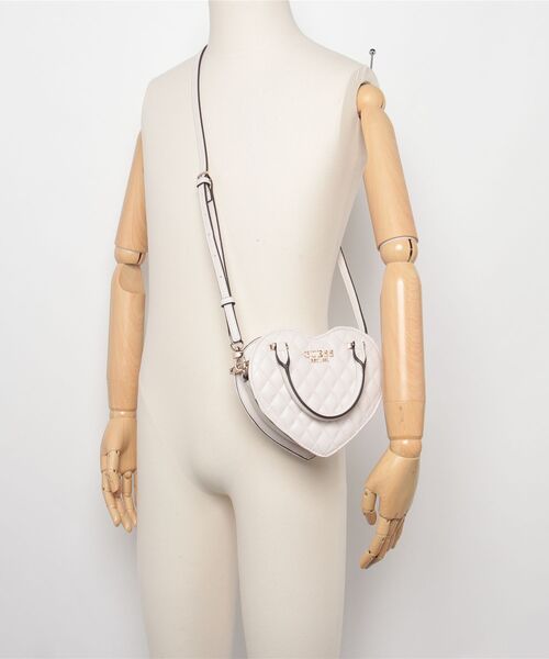 Guess(ゲス)の「ATABEY Heart Bag ハンドバッグ (ショルダーバッグ・レディース・イエロー/グリーン/ブラック/オフホワイト・ONE SIZE)」の22枚目の写真