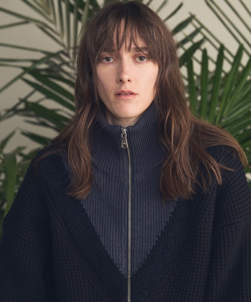 MAISON SPECIAL(メゾンスペシャル)の「《UNISEX》Prime-Over V-neck Panel Switching Drivers Knit Blouson/プライムオーバーV切替ドライバーズニットブルゾン【MAISON SPECIAL/メゾンスペシャル】(カーディガン/ボレロ・メンズ・アイボリー/ブラック・0/1/2)」の9枚目の写真
