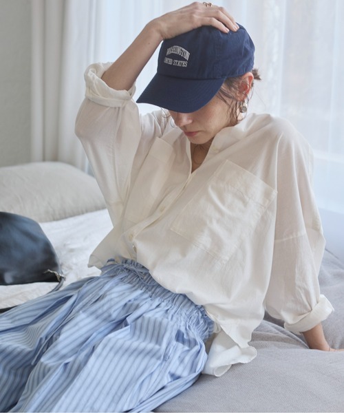 ANGIE（アンジー）の「着丈が選べる オーバーサイズ バンドカラー シャツ / ストライプ / 無地（シャツ/ブラウス・レディース・ブラウン系その他/ブルー系その他/オフホワイト/ブラック/ホワイト系2/ホワイト系1/ライトパープル/ブルー系1/ライム/ライトピンク/ブラウン系1・MT/MEDIUM）」の2枚目の写真