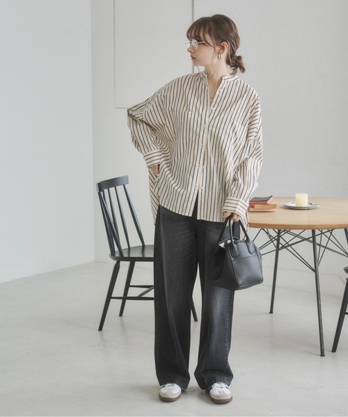 ANGIE（アンジー）の「着丈が選べる オーバーサイズ バンドカラー シャツ / ストライプ / 無地（シャツ/ブラウス・レディース・ブラウン系その他/ブルー系その他/オフホワイト/ブラック/ホワイト系2/ホワイト系1/ライトパープル/ブルー系1/ライム/ライトピンク/ブラウン系1・MT/MEDIUM）」の19枚目の写真