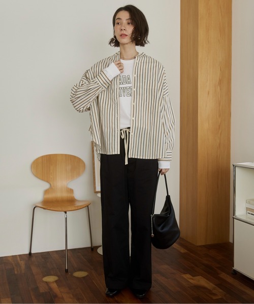 ANGIE（アンジー）の「着丈が選べる オーバーサイズ バンドカラー シャツ / ストライプ / 無地（シャツ/ブラウス・レディース・ブラウン系その他/ブルー系その他/オフホワイト/ブラック/ホワイト系2/ホワイト系1/ライトパープル/ブルー系1/ライム/ライトピンク/ブラウン系1・MT/MEDIUM）」の17枚目の写真