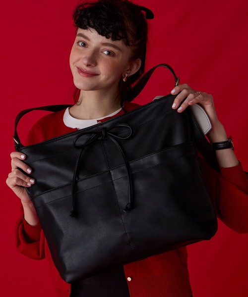 BONLECILL Marche(ボンルシールマルシェ)の「【BONLECILL Marche】《A4収納》リボンホーボーバッグ(ショルダーバッグ・レディース・ベージュ/モカ/ブラック・FREE)」の5枚目の写真