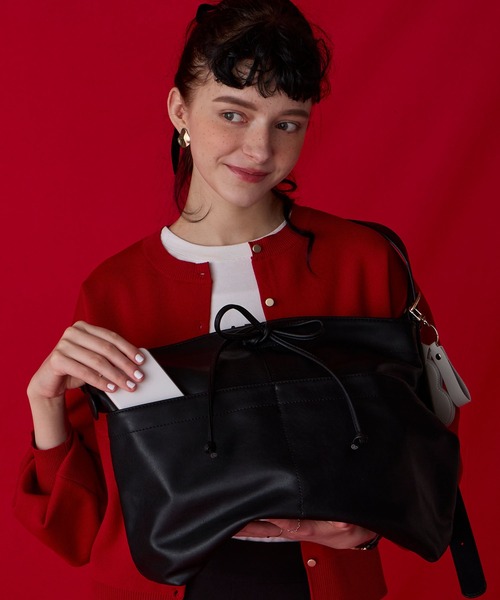 BONLECILL Marche(ボンルシールマルシェ)の「【BONLECILL Marche】《A4収納》リボンホーボーバッグ(ショルダーバッグ・レディース・ベージュ/モカ/ブラック・FREE)」の6枚目の写真