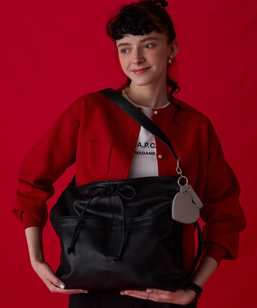 BONLECILL Marche(ボンルシールマルシェ)の「【BONLECILL Marche】《A4収納》リボンホーボーバッグ(ショルダーバッグ・レディース・ベージュ/モカ/ブラック・FREE)」の8枚目の写真
