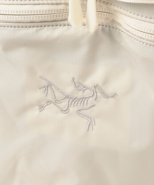 BEAMS BOY(ビームスボーイ)の「ARC'TERYX / Heliad 15 Backpack(トートバッグ・レディース・ホワイト系その他7/オリーブ・ONE SIZE)」の6枚目の写真