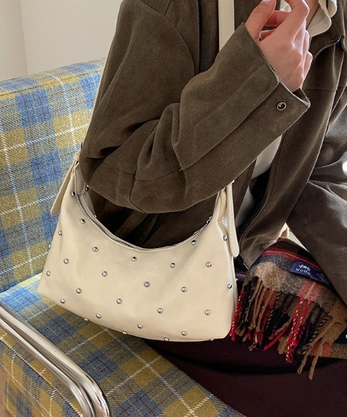 mebole（メボレ）の「Stud Dot Shoulder Bag（ショルダーバッグ・レディース・ブラック/ブラウン/ホワイト・FREE）」の2枚目の写真
