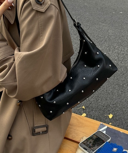 mebole（メボレ）の「Stud Dot Shoulder Bag（ショルダーバッグ・レディース・ブラック/ブラウン/ホワイト・FREE）」の6枚目の写真