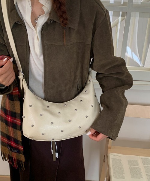 mebole（メボレ）の「Stud Dot Shoulder Bag（ショルダーバッグ・レディース・ブラック/ブラウン/ホワイト・FREE）」の4枚目の写真