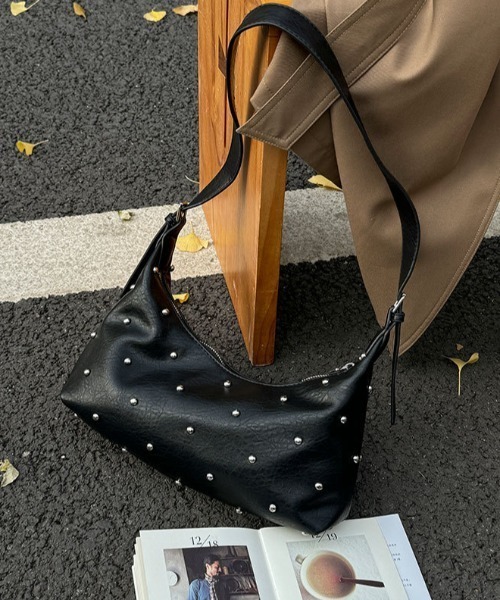 mebole（メボレ）の「Stud Dot Shoulder Bag（ショルダーバッグ・レディース・ブラック/ブラウン/ホワイト・FREE）」の8枚目の写真