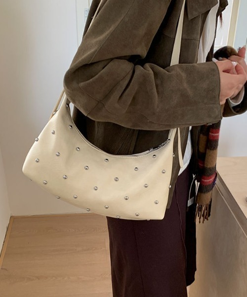 mebole（メボレ）の「Stud Dot Shoulder Bag（ショルダーバッグ・レディース・ブラック/ブラウン/ホワイト・FREE）」の5枚目の写真