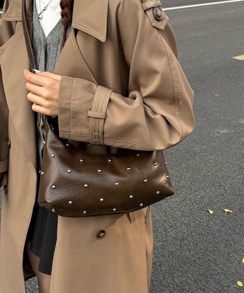 mebole（メボレ）の「Stud Dot Shoulder Bag（ショルダーバッグ・レディース・ブラック/ブラウン/ホワイト・FREE）」の13枚目の写真