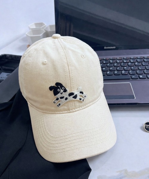 NANEA（ナネア）の「犬モチーフワッペンキャップ（キャップ・レディース・ブラウン/グリーン/レッド/ベージュ/ブルー/アイボリー/ブラック/カーキ・フリー）」の2枚目の写真