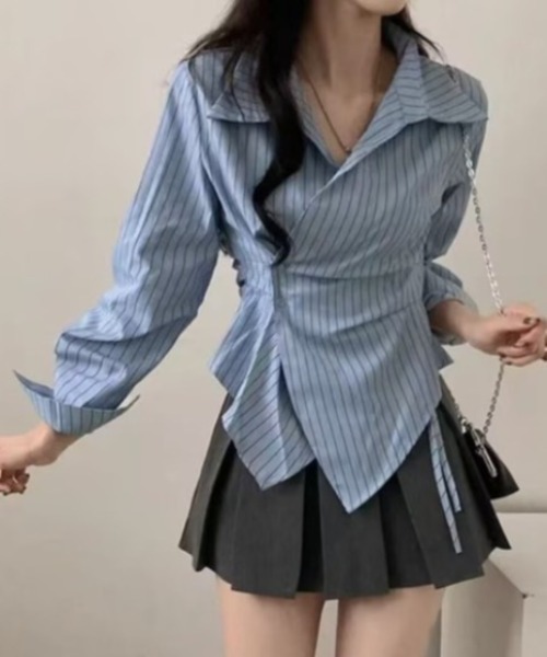 Ritzy(リッツィー)の「長袖ラップブラウス(シャツ/ブラウス・レディース・ブルー/ホワイト・LARGE/MEDIUM)」の1枚目の写真