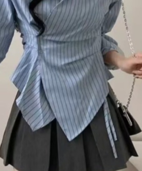 Ritzy(リッツィー)の「長袖ラップブラウス(シャツ/ブラウス・レディース・ブルー/ホワイト・LARGE/MEDIUM)」の4枚目の写真