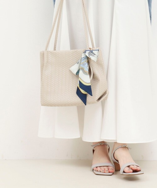 MICO COULIER(ミコクリエ)の「編み柄型押しトートバッグ(トートバッグ・レディース・アイボリー/ブラウン・FREE)」の4枚目の写真