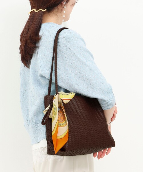 MICO COULIER(ミコクリエ)の「編み柄型押しトートバッグ(トートバッグ・レディース・アイボリー/ブラウン・FREE)」の9枚目の写真