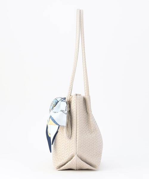 MICO COULIER(ミコクリエ)の「編み柄型押しトートバッグ(トートバッグ・レディース・アイボリー/ブラウン・FREE)」の10枚目の写真