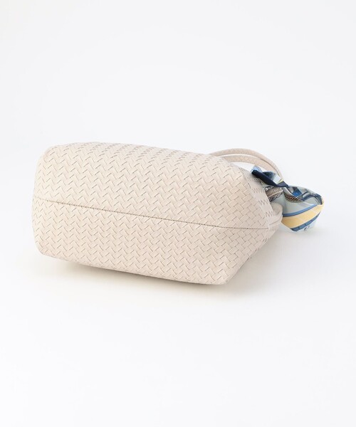 MICO COULIER(ミコクリエ)の「編み柄型押しトートバッグ(トートバッグ・レディース・アイボリー/ブラウン・FREE)」の12枚目の写真