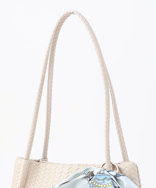 MICO COULIER(ミコクリエ)の「編み柄型押しトートバッグ(トートバッグ・レディース・アイボリー/ブラウン・FREE)」の13枚目の写真