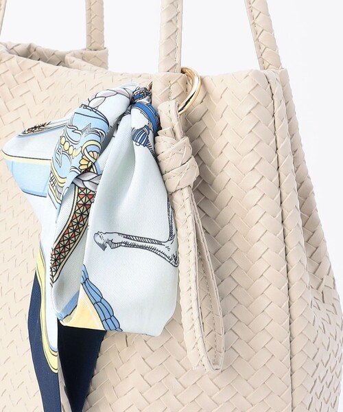 MICO COULIER(ミコクリエ)の「編み柄型押しトートバッグ(トートバッグ・レディース・アイボリー/ブラウン・FREE)」の15枚目の写真