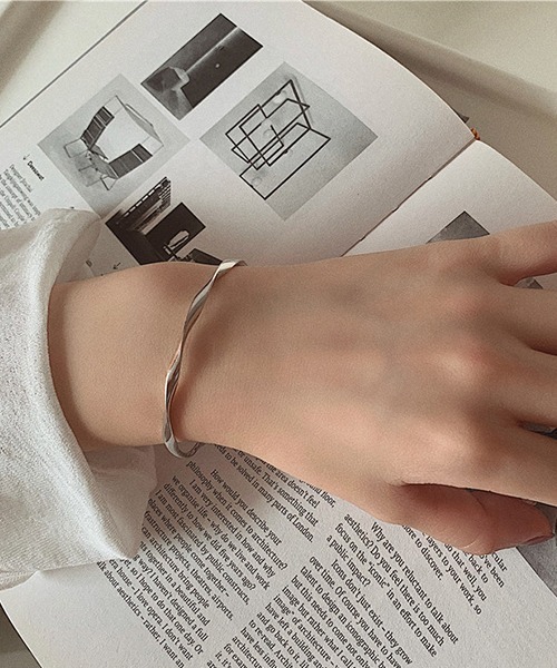 VIBGYOR(ヴィブジョー)の「シルバーツイストブレスレット/バングル/レディース(T3)(バングル/リストバンド・レディース・シルバー・FREE)」の3枚目の写真