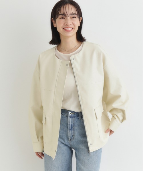 Right-on(ライトオン)の「【HONEYSUCKLE ROSE】フェイクレザーノーカラージャケット (女性らしいシルエット / 軽やかデザイン / 甘辛ミックス)(ノーカラージャケット・レディース・オフホワイト/ブラック/ブラウン・M/L)」の2枚目の写真