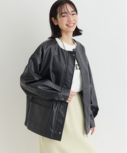 Right-on(ライトオン)の「【HONEYSUCKLE ROSE】フェイクレザーノーカラージャケット (女性らしいシルエット / 軽やかデザイン / 甘辛ミックス)(ノーカラージャケット・レディース・オフホワイト/ブラック/ブラウン・M/L)」の1枚目の写真