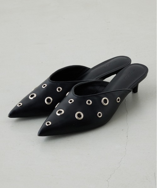 AZUL by moussy(アズールバイマウジー)の「ハトメデザインミュール 靴(サンダル・レディース・キャメル/ブラック・LARGE/MEDIUM/SMALL)」の2枚目の写真