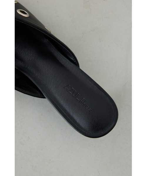 AZUL by moussy(アズールバイマウジー)の「ハトメデザインミュール 靴(サンダル・レディース・キャメル/ブラック・LARGE/MEDIUM/SMALL)」の11枚目の写真