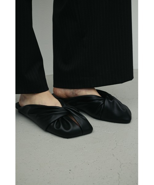 STYLEMIXER（スタイルミキサー）の「ツイストミュール（サンダル・レディース・アイボリー/ブラック・LARGE/MEDIUM/SMALL）」の2枚目の写真