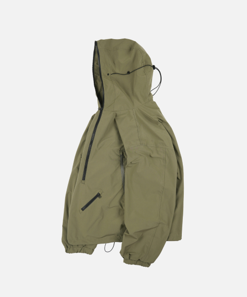 FRIZMWORKS(フリズムワークス)の「MICRO RIPSTOP ANORAK _ LIGHT OLIVE(ナイロンジャケット・メンズ・その他・SMALL/MEDIUM/LARGE/X-LARGE)」の2枚目の写真