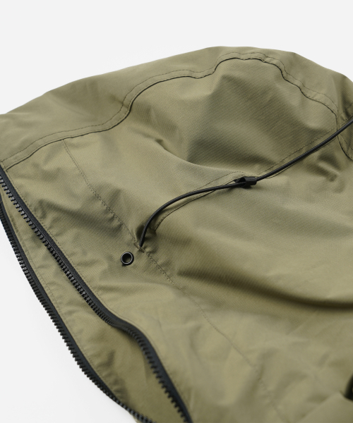 FRIZMWORKS(フリズムワークス)の「MICRO RIPSTOP ANORAK _ LIGHT OLIVE(ナイロンジャケット・メンズ・その他・SMALL/MEDIUM/LARGE/X-LARGE)」の8枚目の写真