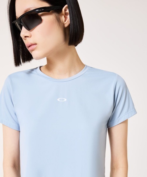 OAKLEY（オークリー）の「オークリー  RADIANT ESSENTIAL CROPPED TEE 11.0（Tシャツ/カットソー・レディース・ブラック/サンドグレー/ブルー・M/L）」の19枚目の写真